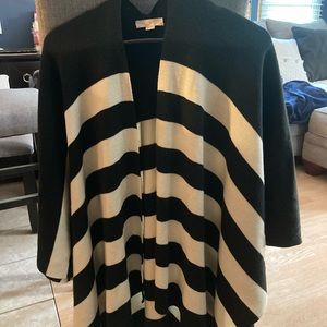 Loft black and white kimono